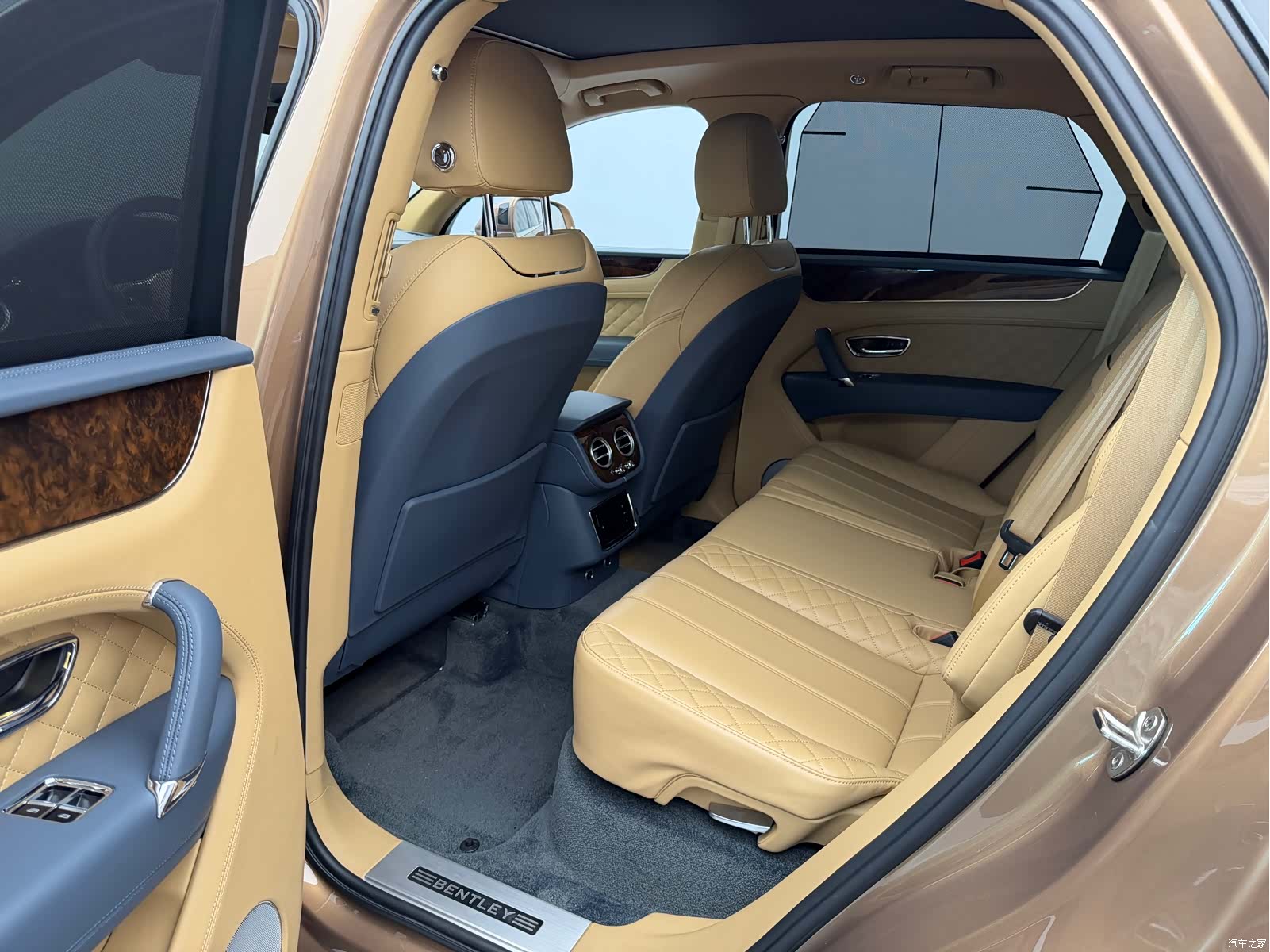 Bentley Bentayga, 2016 3