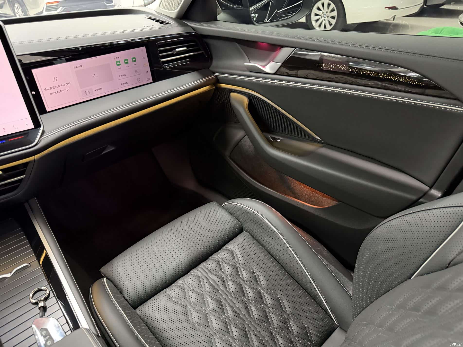 Volkswagen Magotan, 2025 11