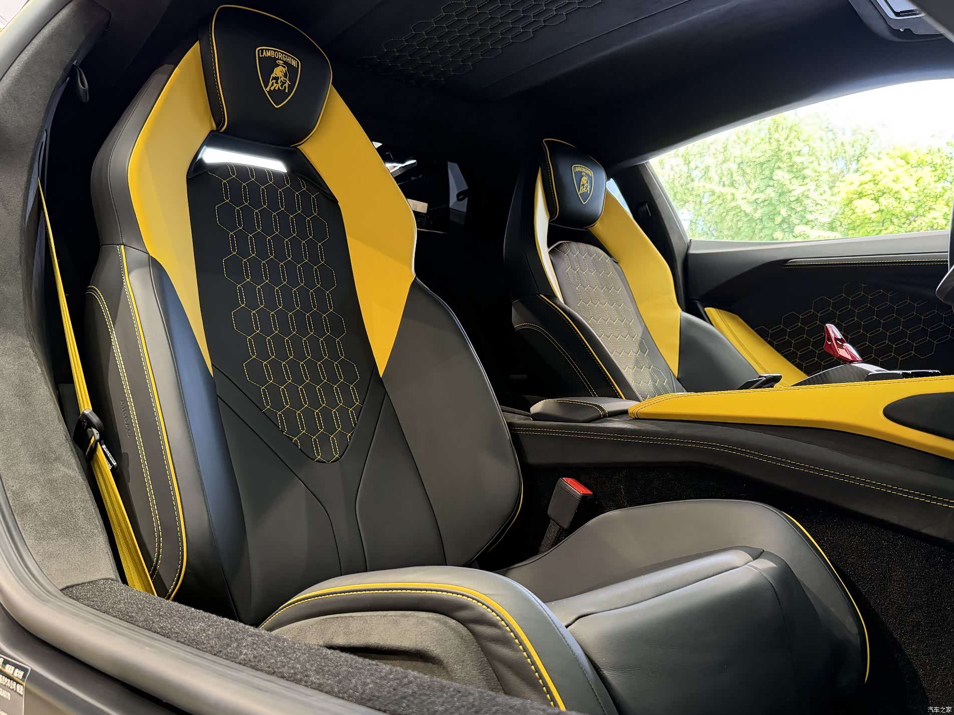 Lamborghini Revuelto, 2025 10