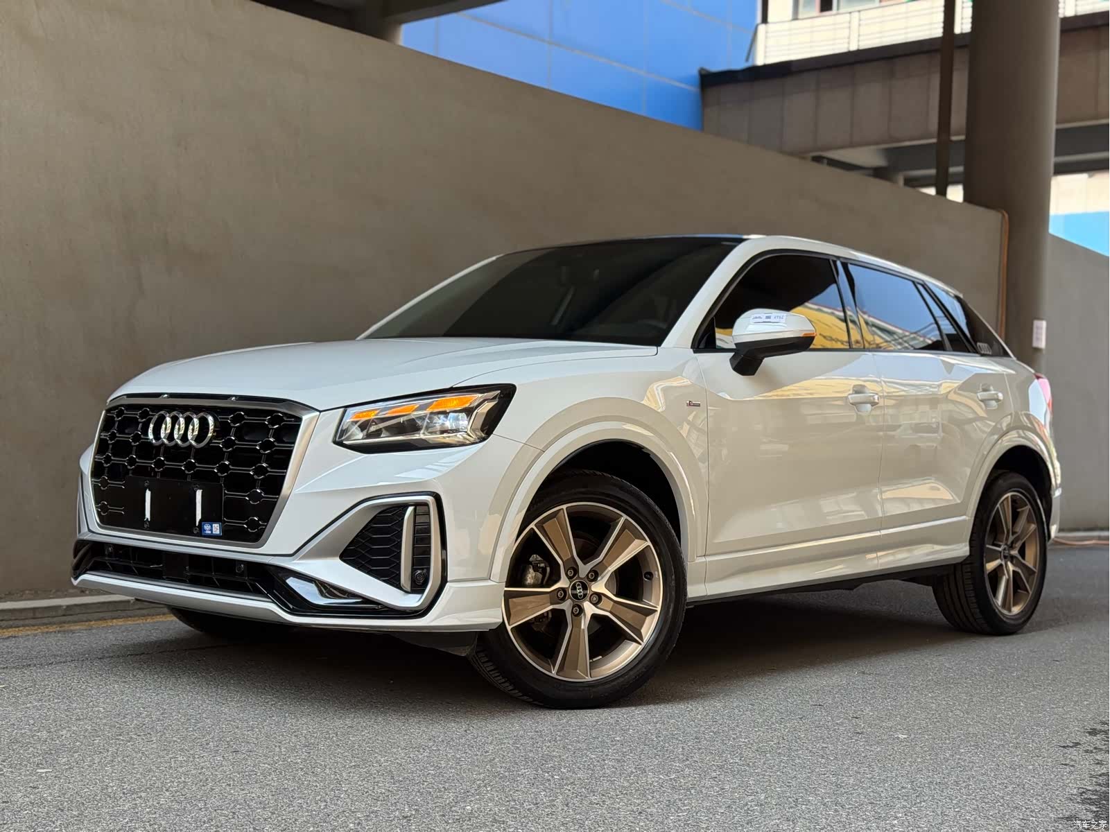 Audi Q2L, 2023 1
