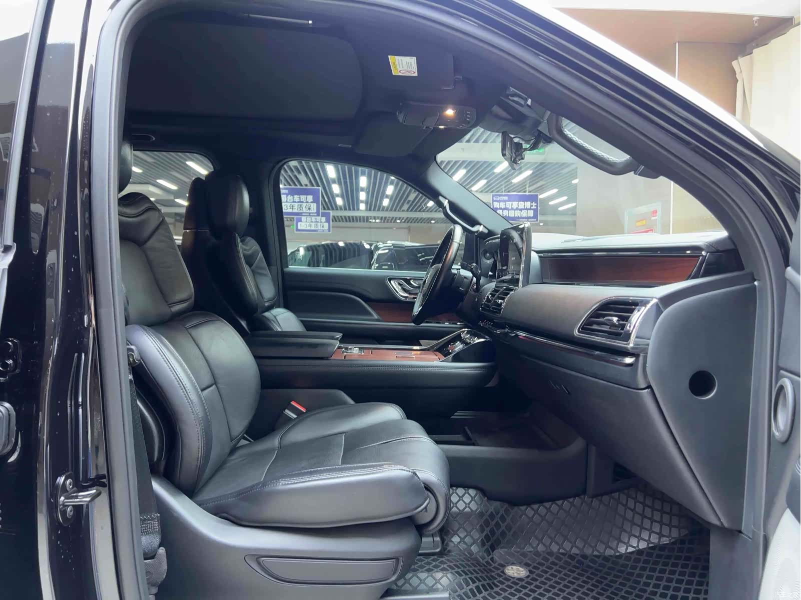 Lincoln Navigator, 2022 все фото