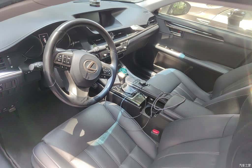 Lexus ES, 2017 12