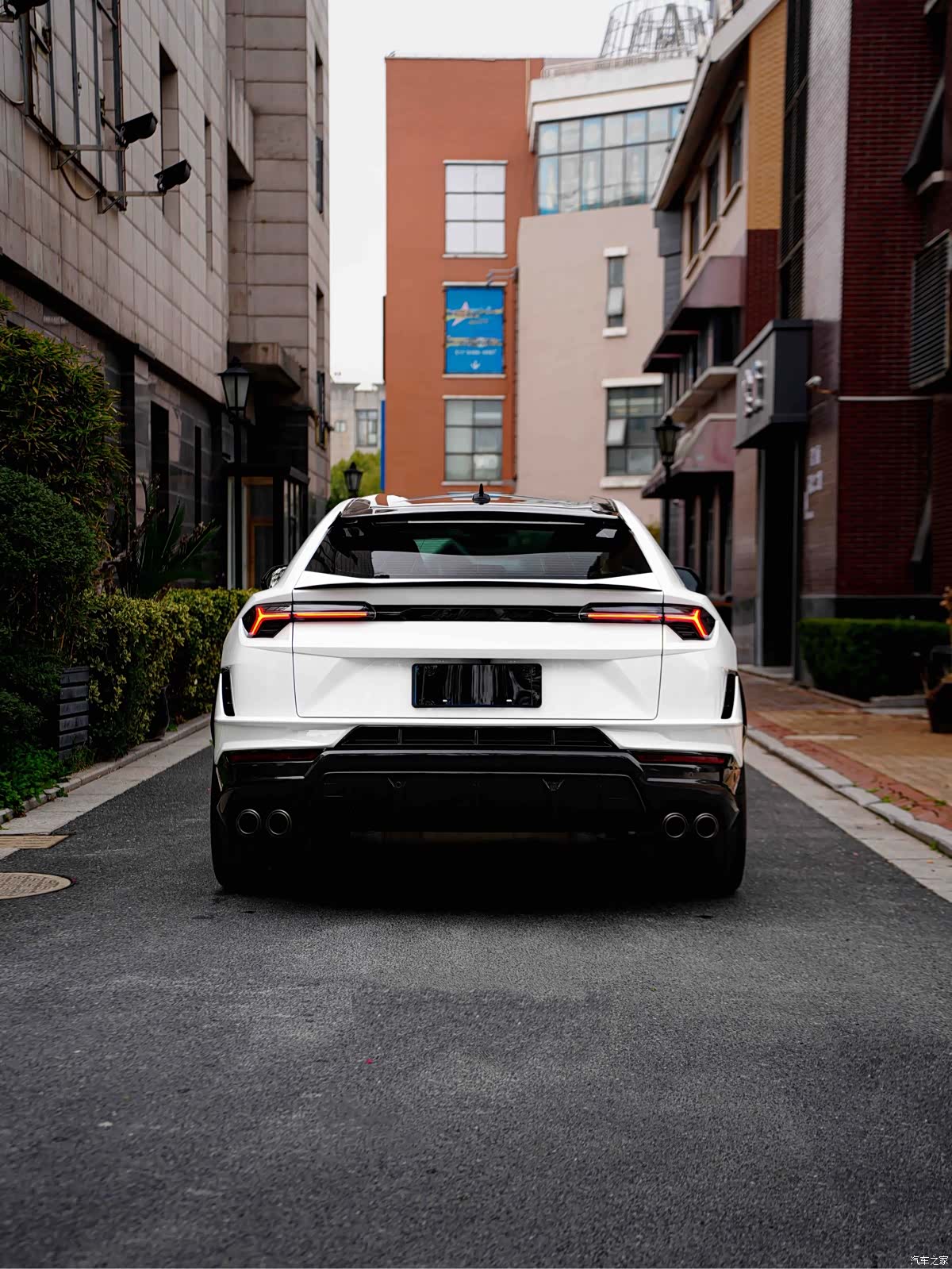 Lamborghini Urus, 2023 4