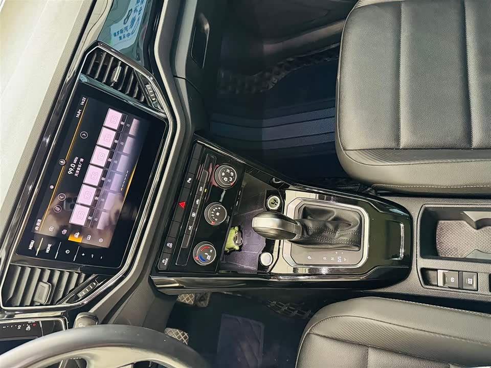 Volkswagen T-ROC exploring Songs