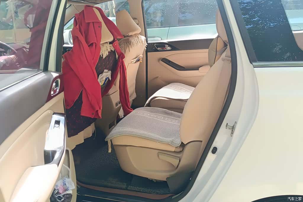 Wuling 730, 2015 11