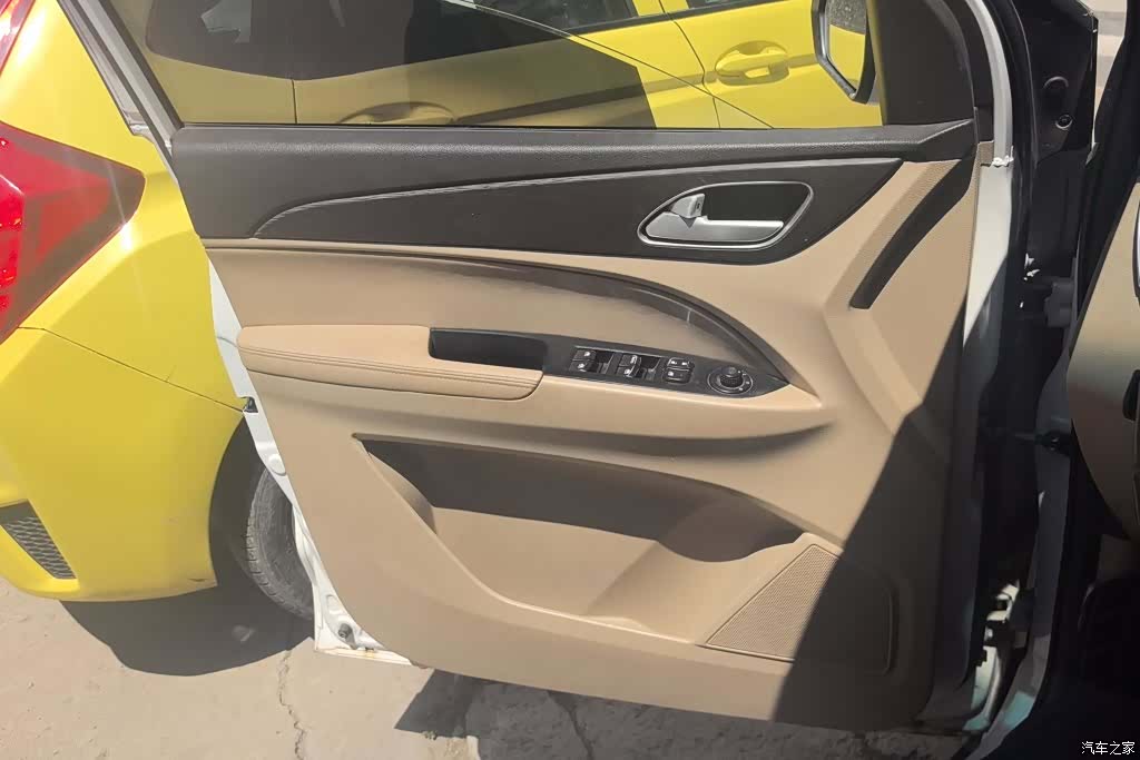 Wuling 730, 2017 7