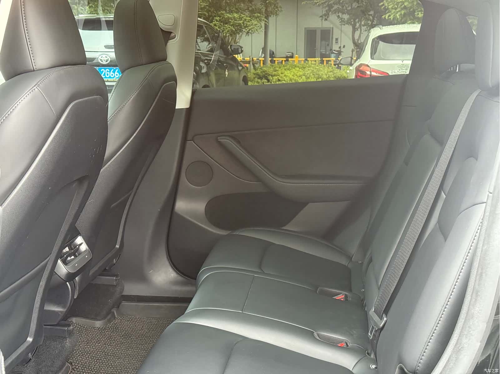 Tesla Model Y, 2023 15