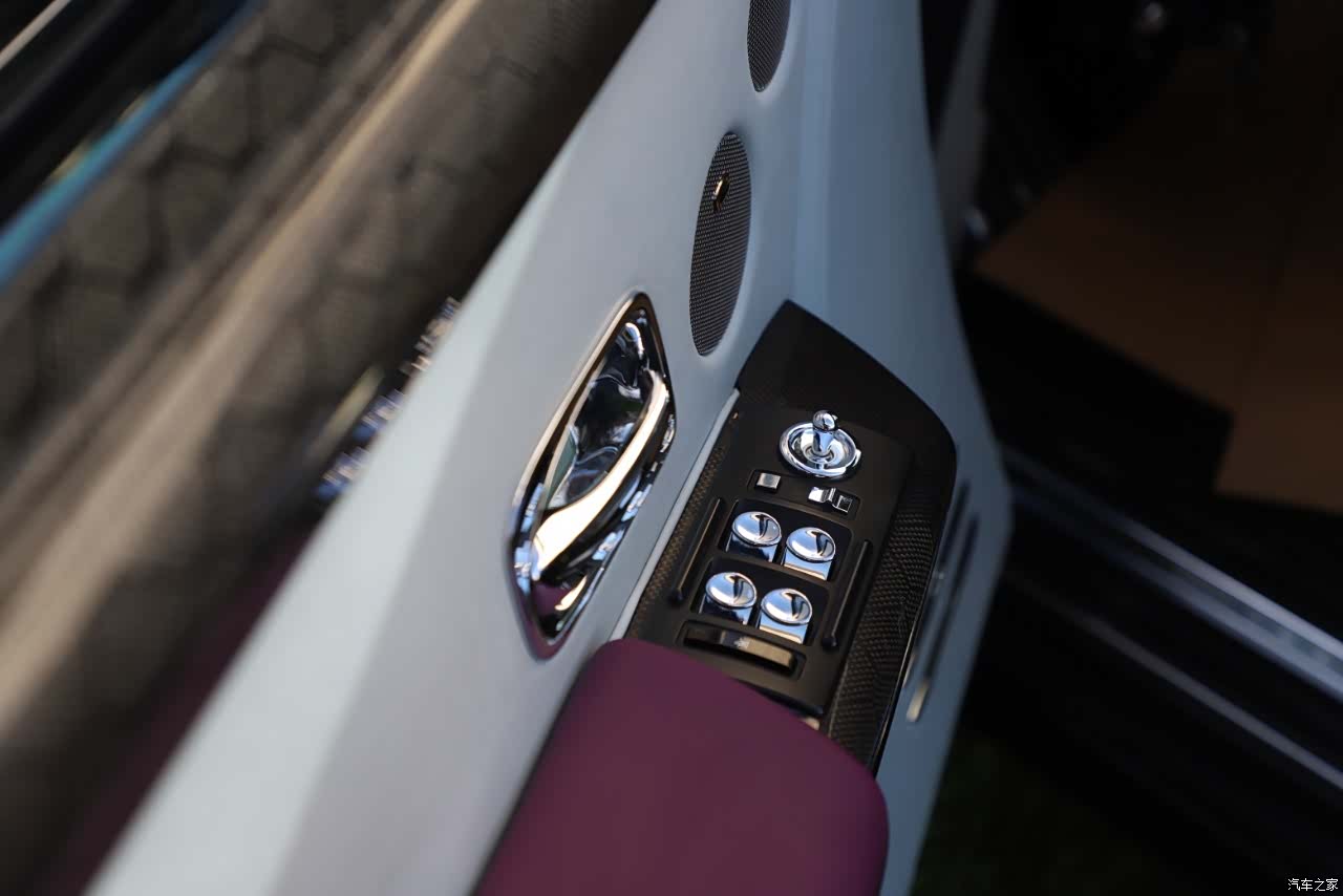 Rolls-Royce Phantom, 2007 4