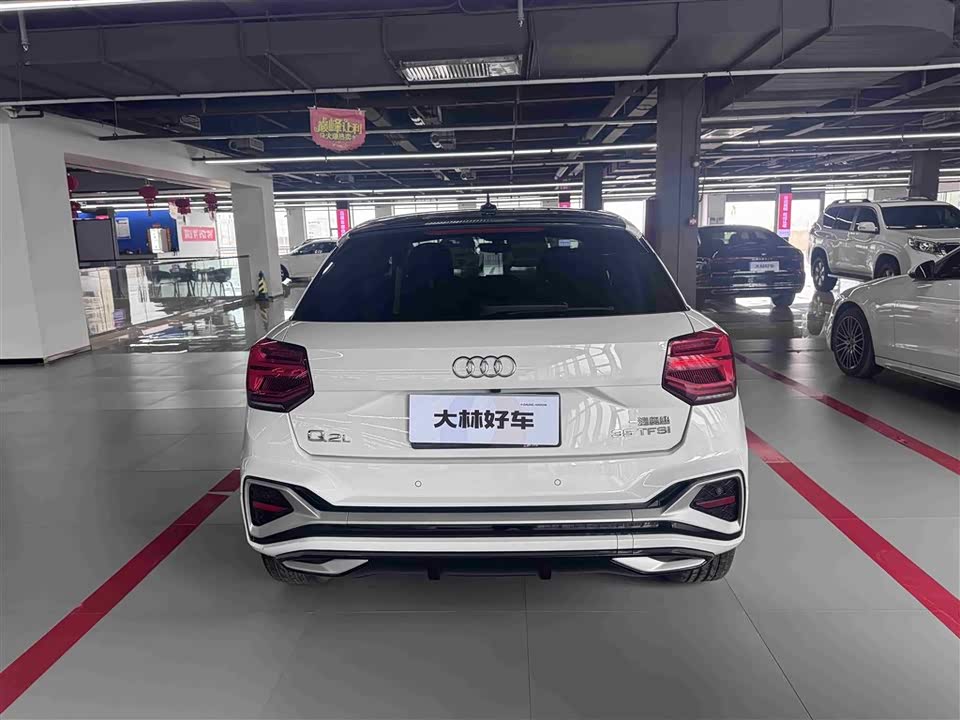 Audi Q2L