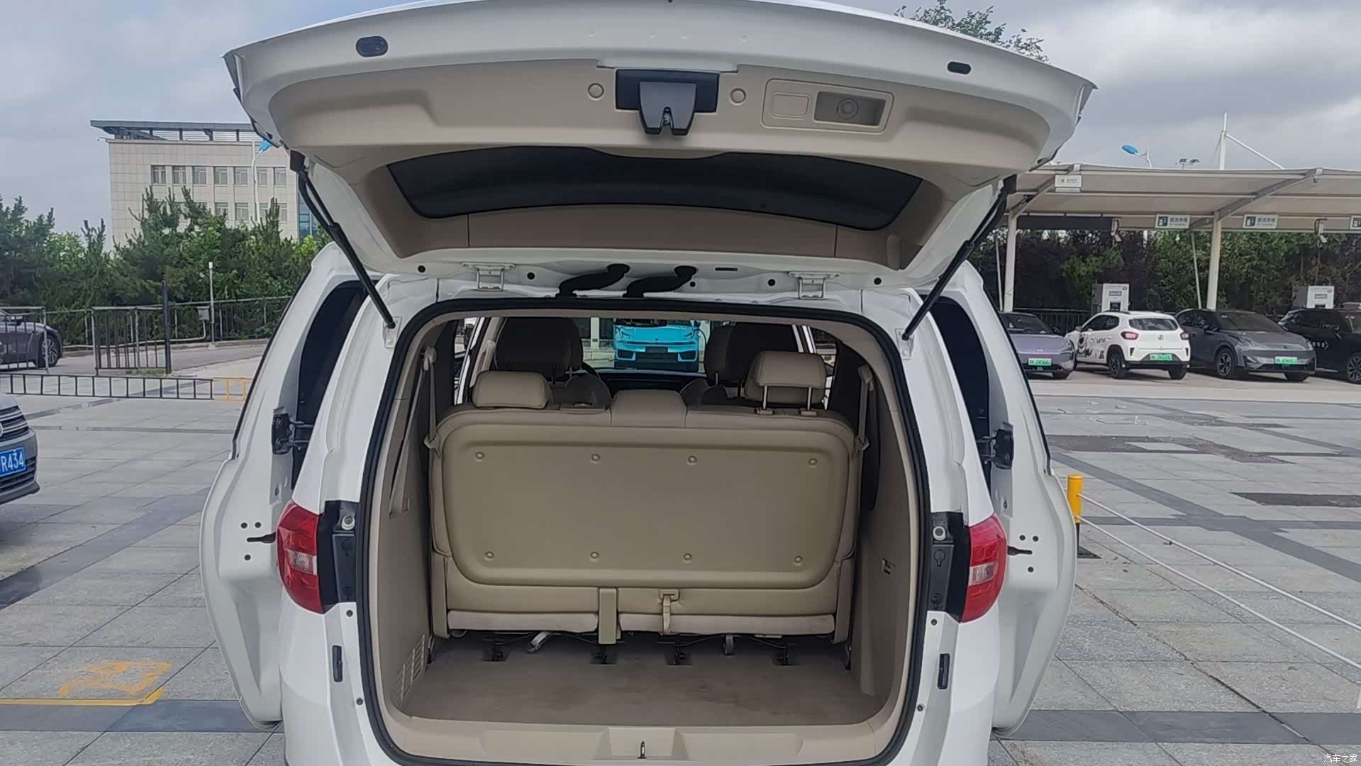 Buick GL8, 2018 9