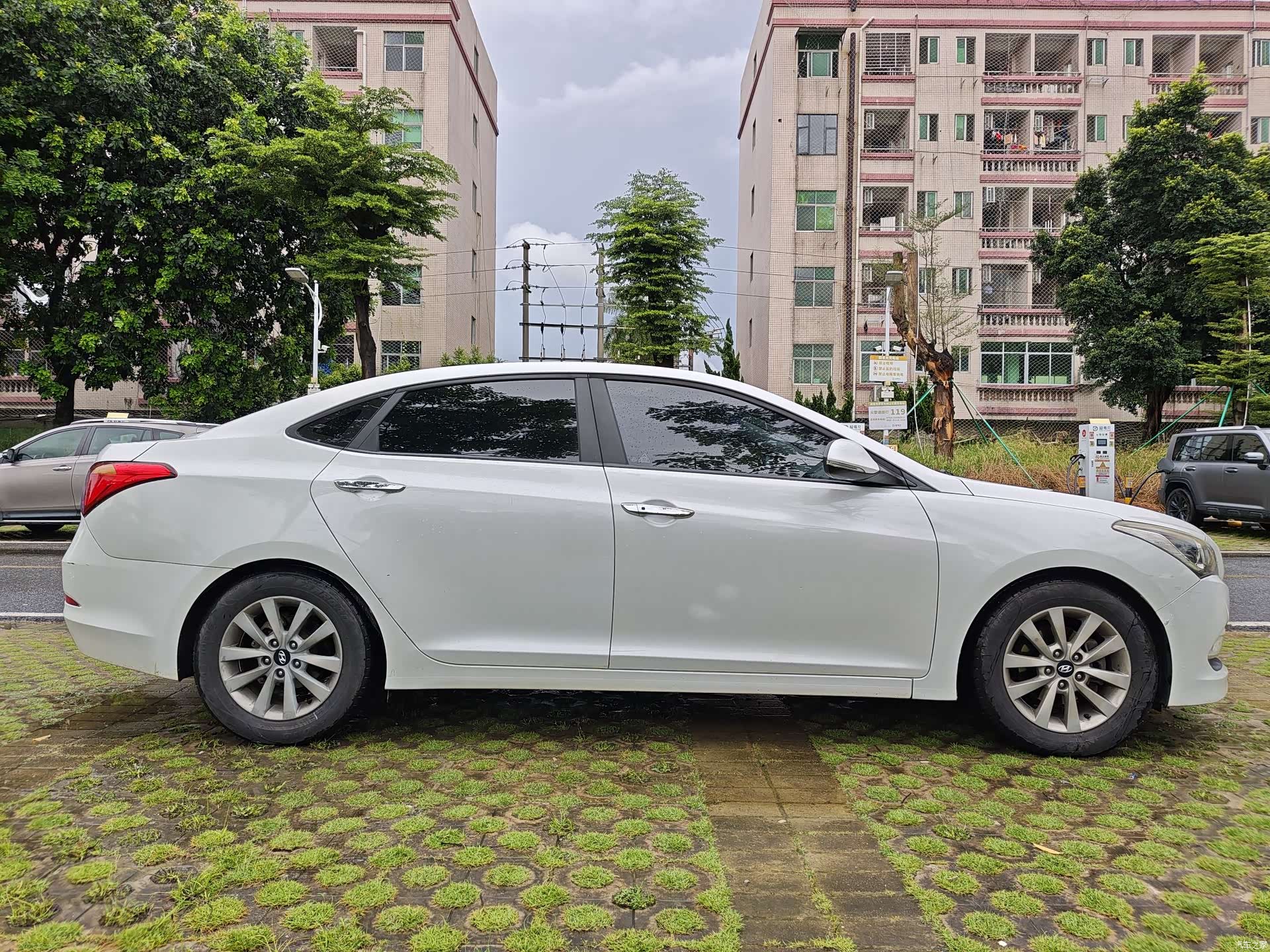 Hyundai GLS, 2014 4