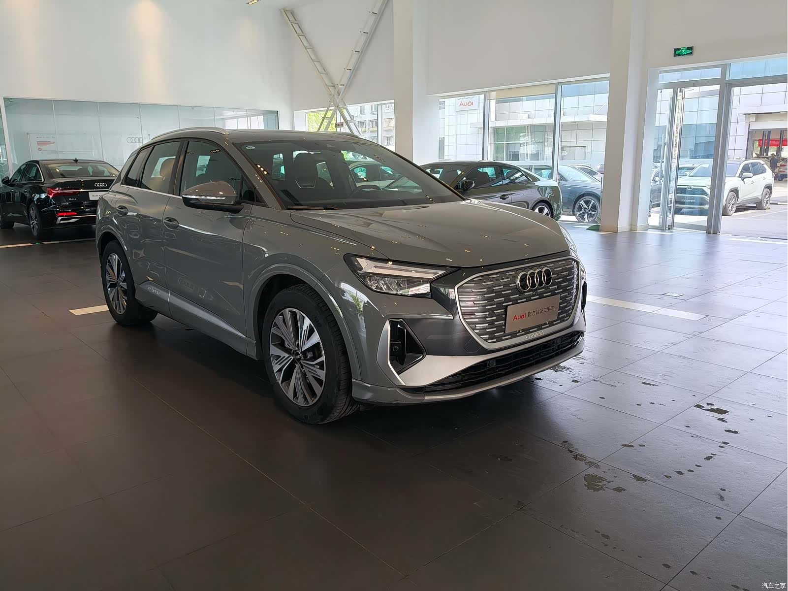 Audi Q4 e-tron, 2025 4