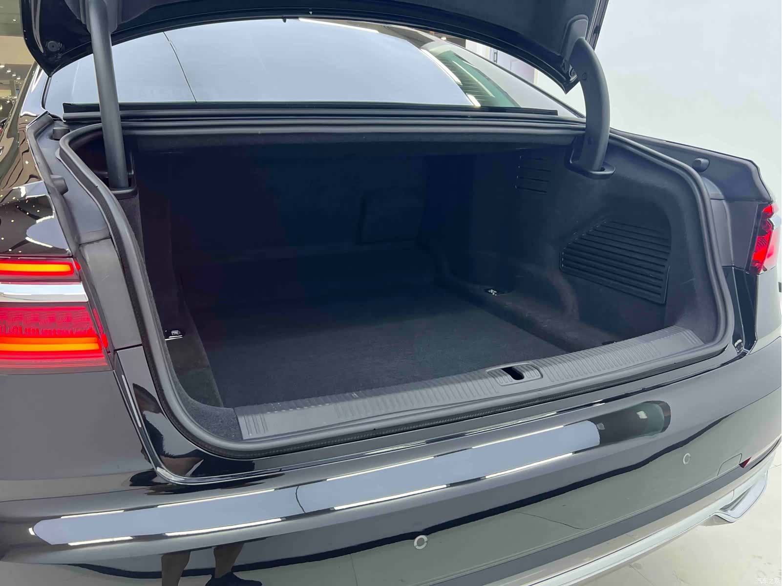 Audi A8L, 2022 21