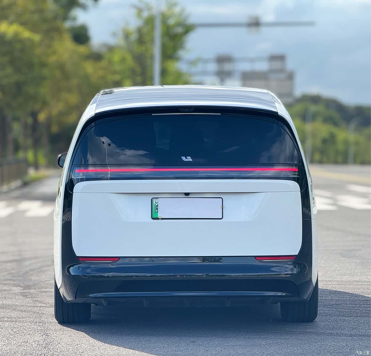 Li Auto MEGA, 2025 23