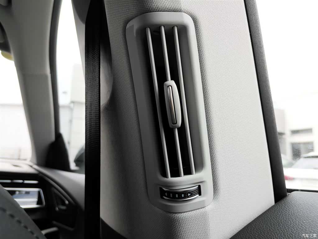 Audi Q8, 2023 16