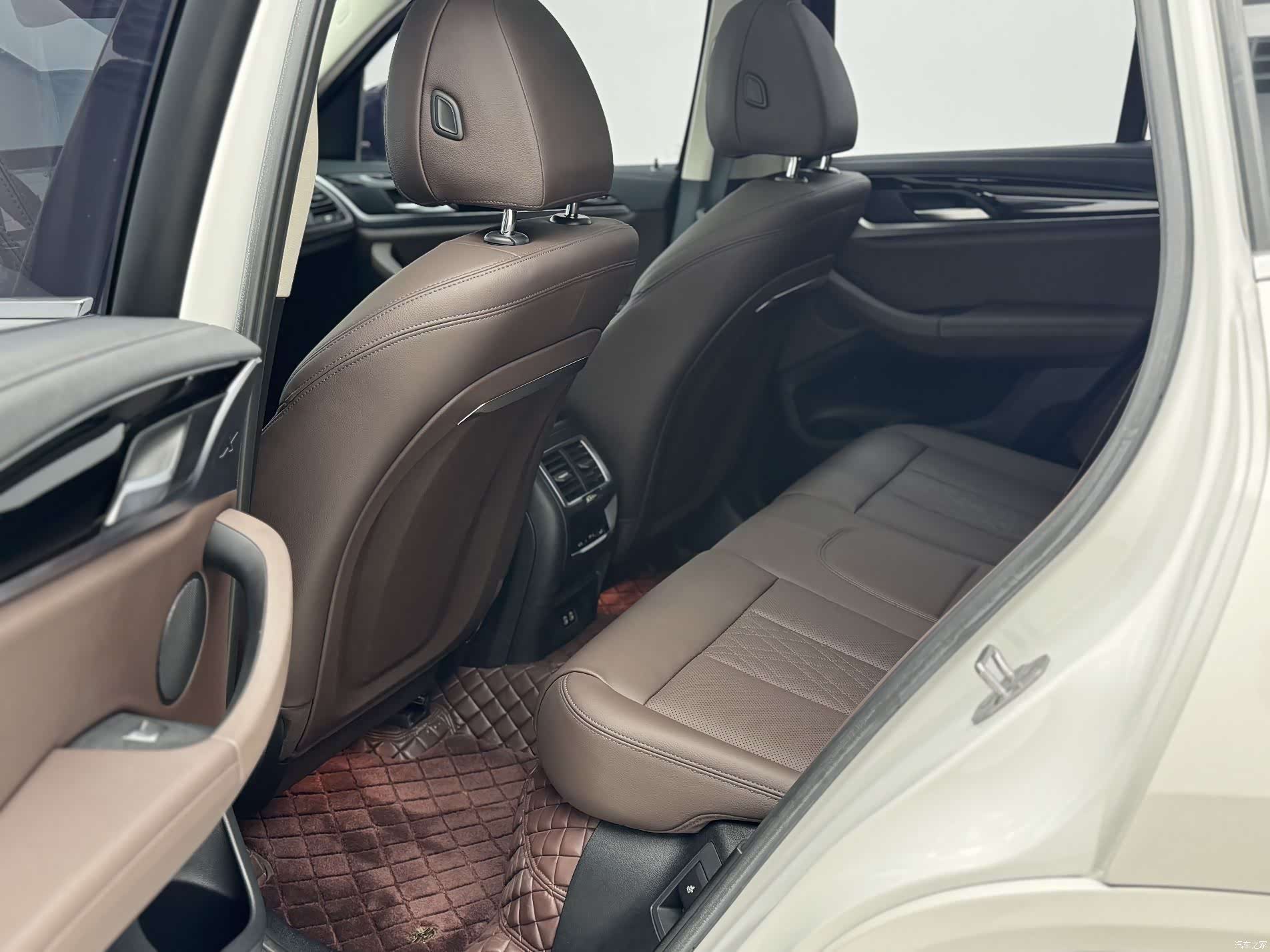 BMW iX3, 2023 6