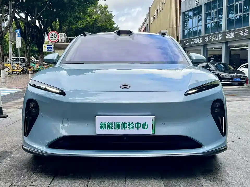 NIO ET5