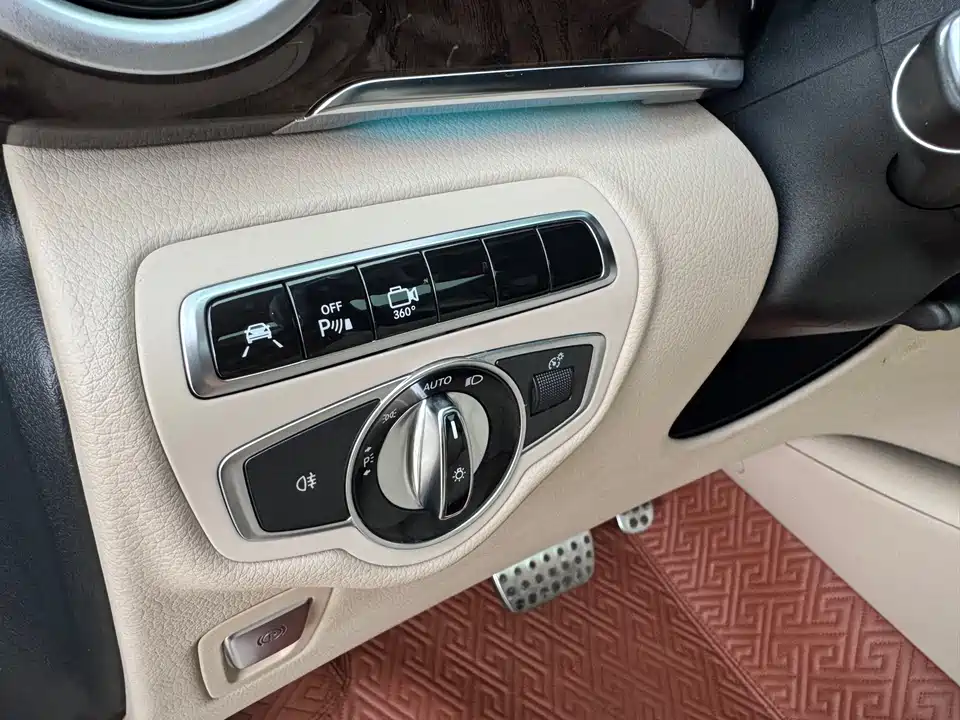 Mercedes-Benz V-class