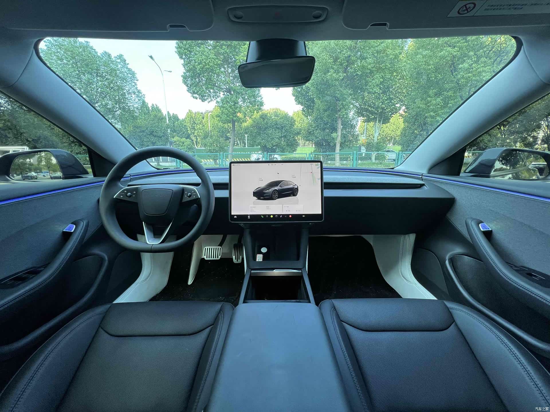Tesla Model 3, 2025 7