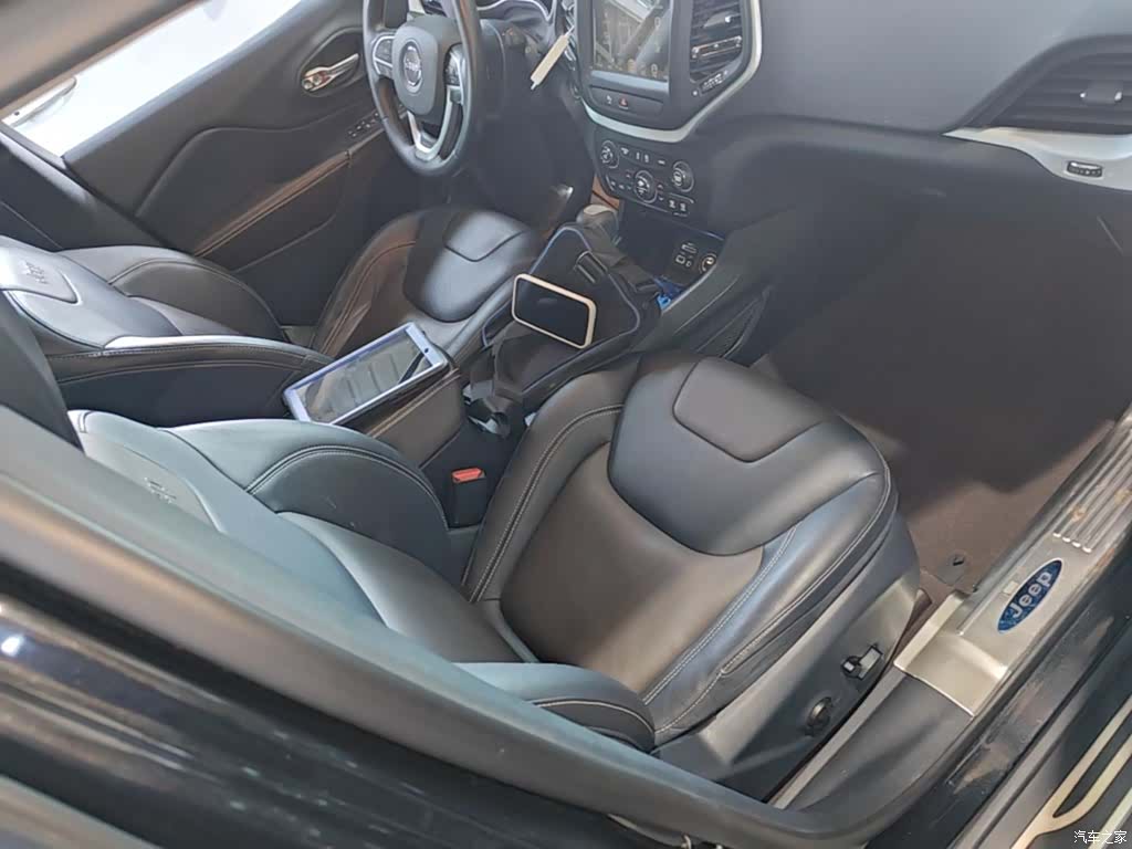 Jeep Cherokee, 2017 25