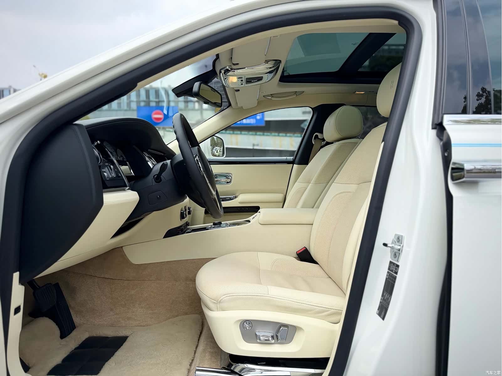 Rolls-Royce Ghost, 2011 11