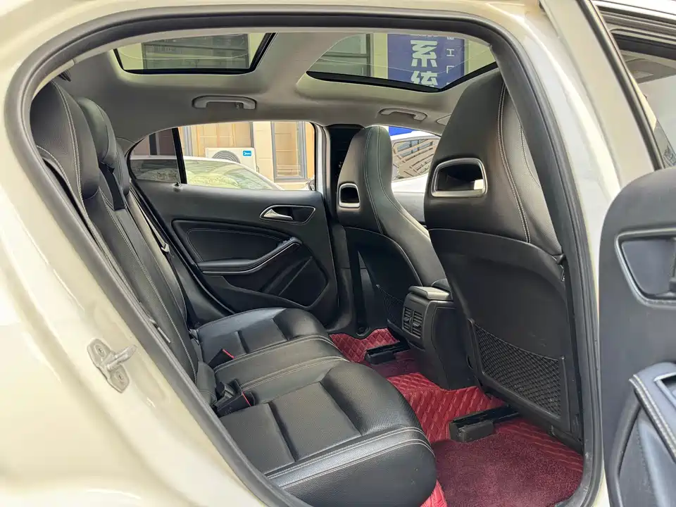Mercedes-Benz GLA Mercedes-Benz GLA