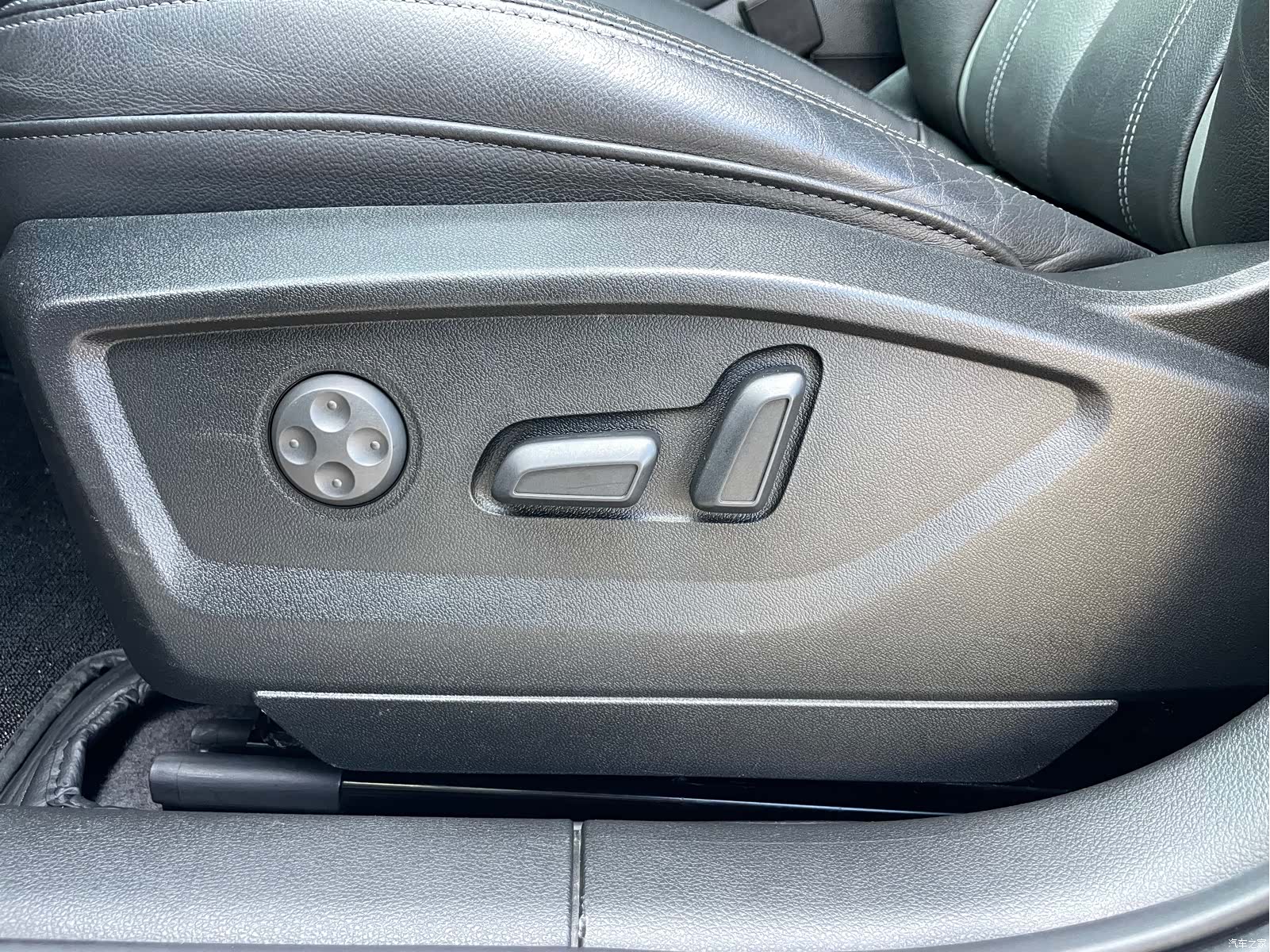 Audi Q2L, 2022 13