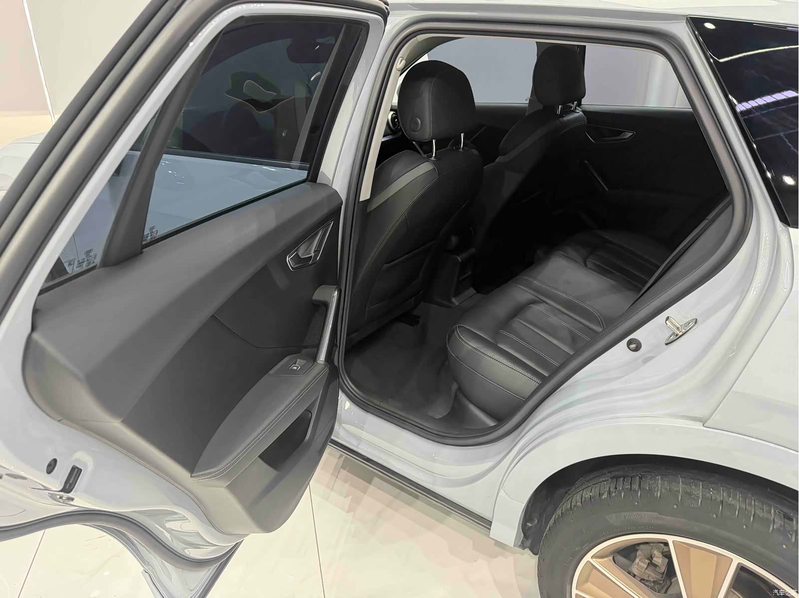 Audi Q2L, 2023 15