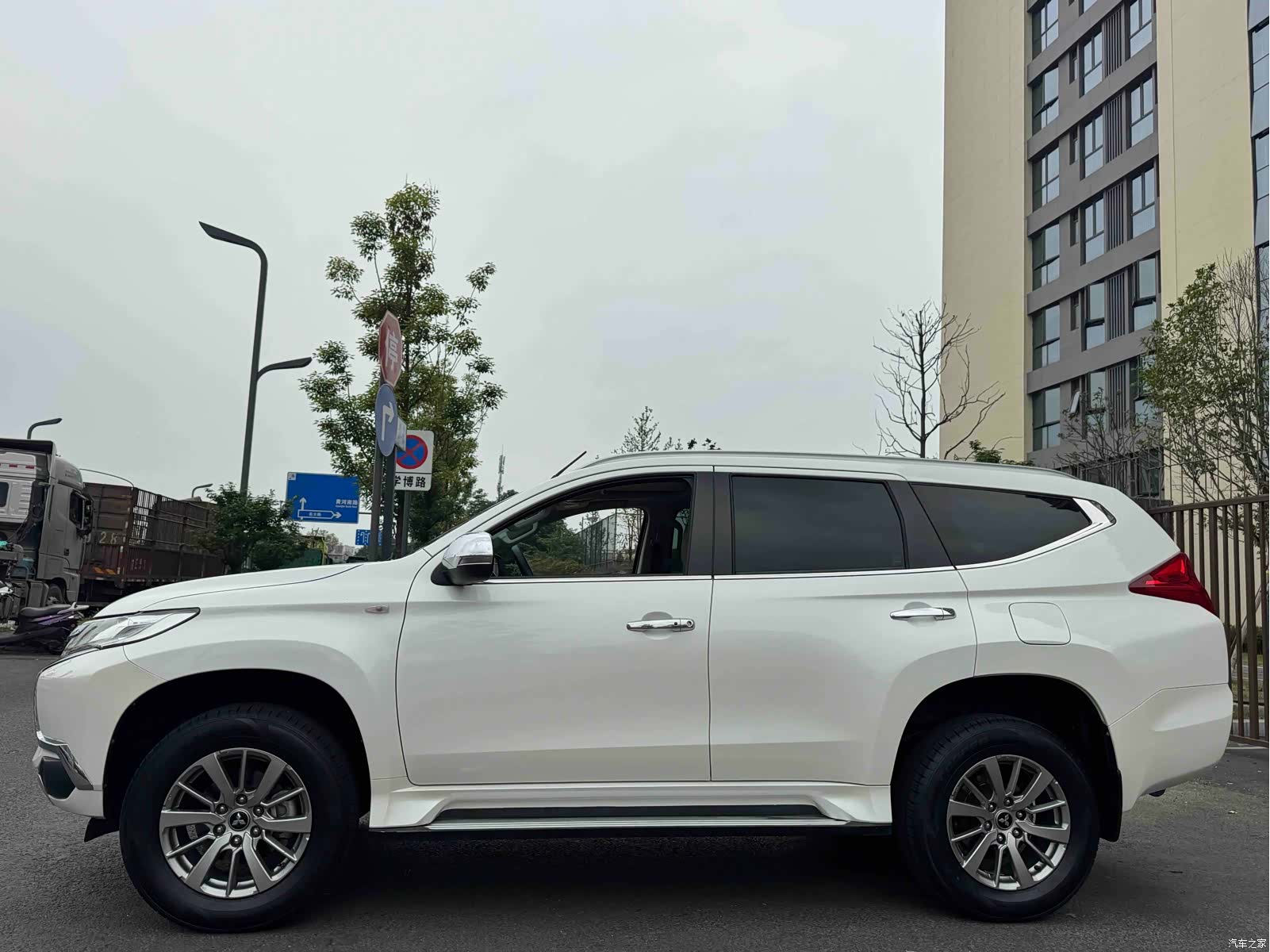 Mitsubishi Pajero, 2019 14