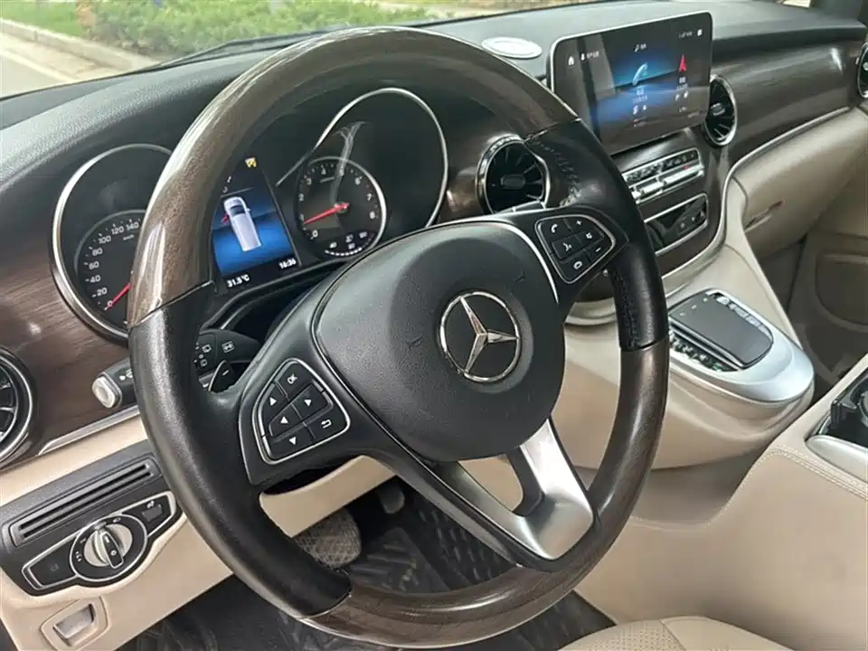 Mercedes-Benz V-class
