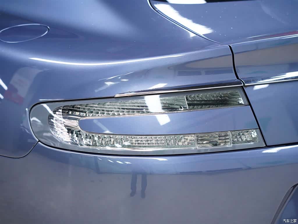 Aston Martin Rapide, 2011 3