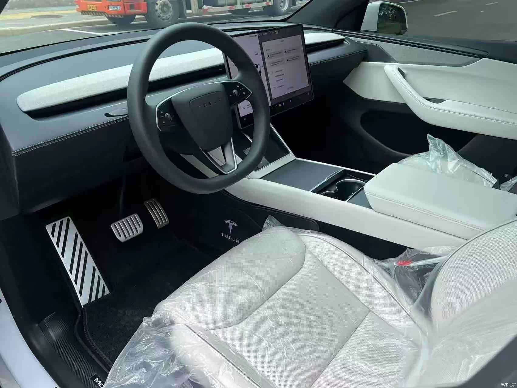 Tesla Model Y, 2025 4