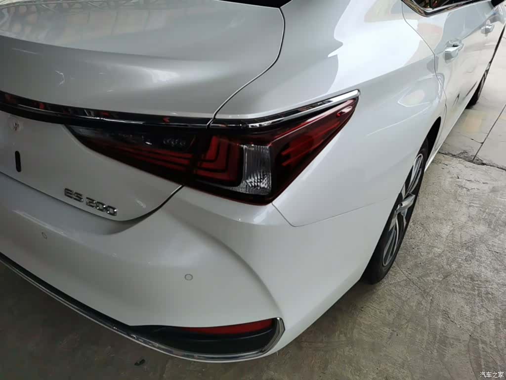 Lexus ES, 2019 8