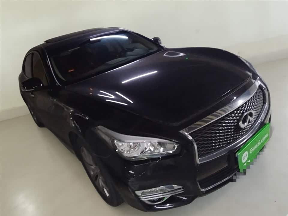 Infiniti Q70