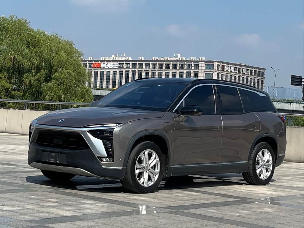 NIO ES8