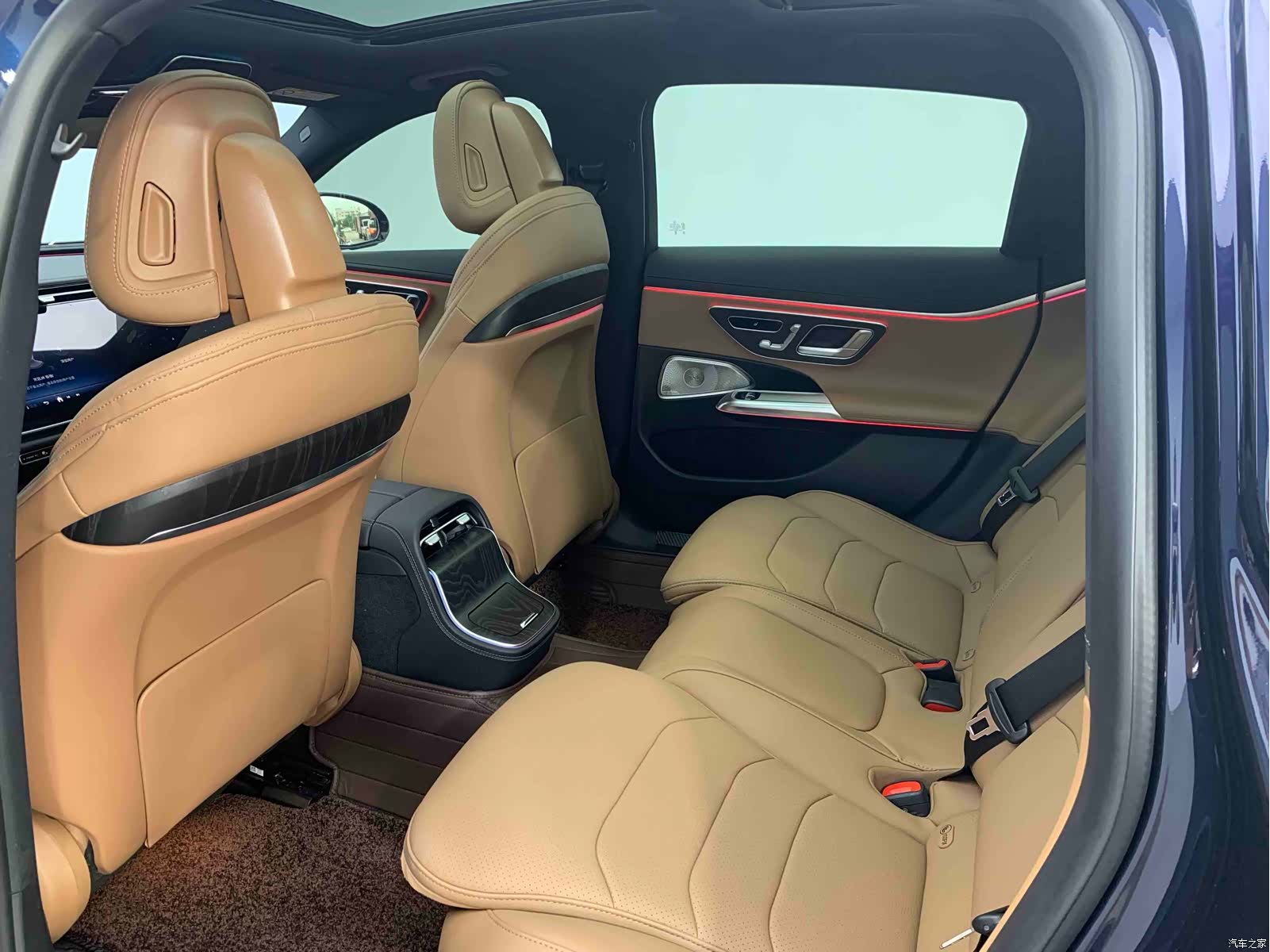 Mercedes-Benz E-Class, 2024 10