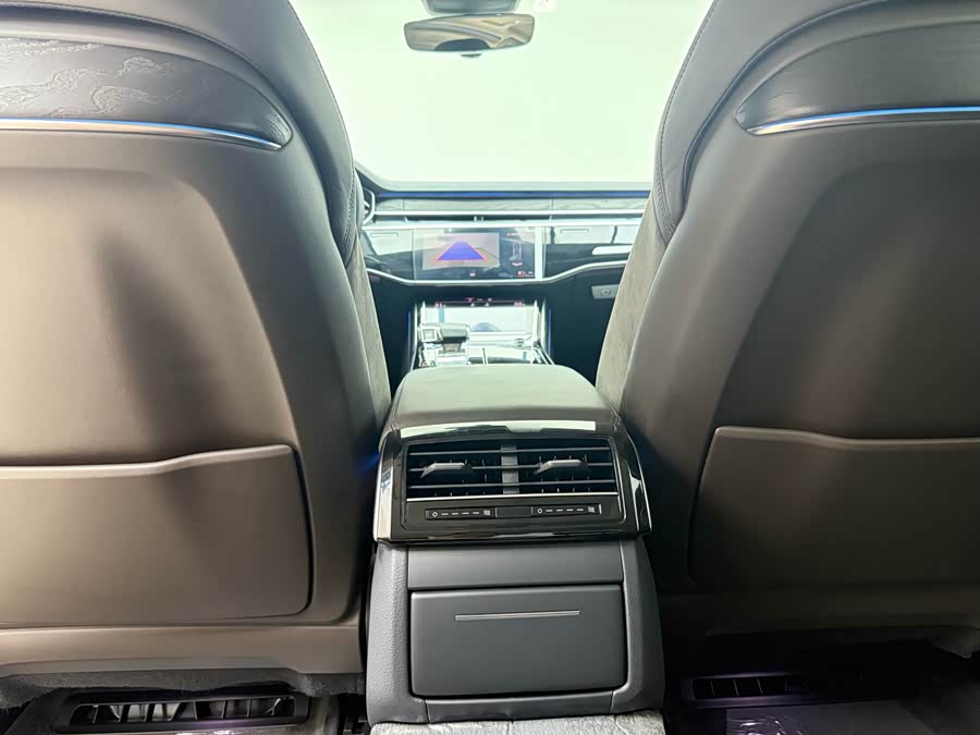 Audi A8 2022, фото 15