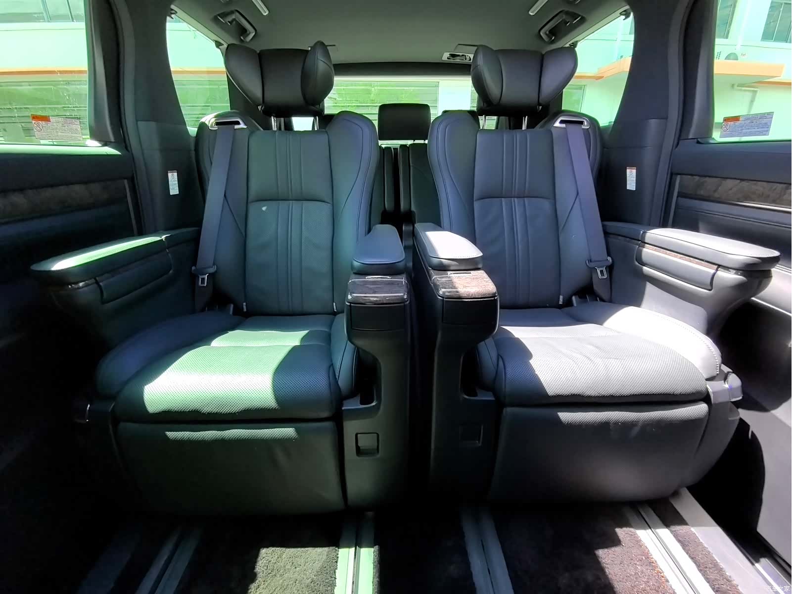Toyota Alphard, 2021 20