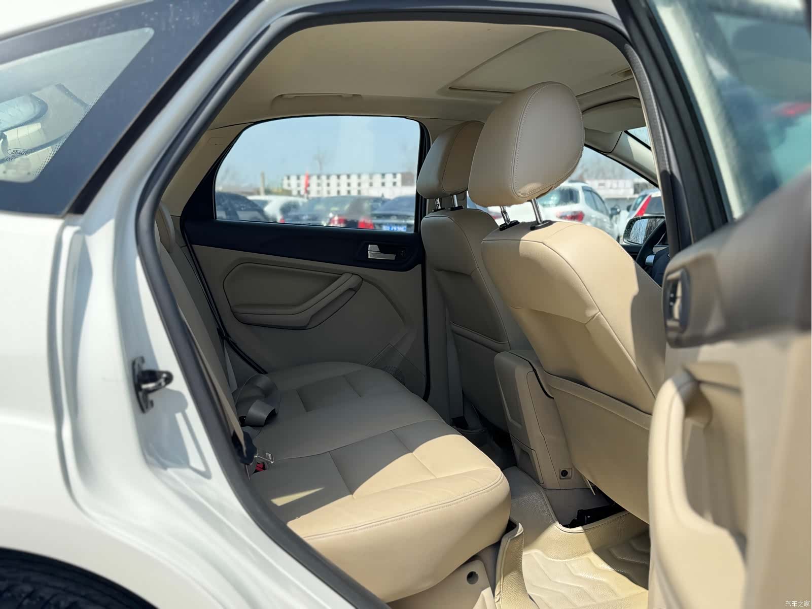 Ford Focus, 2014 25