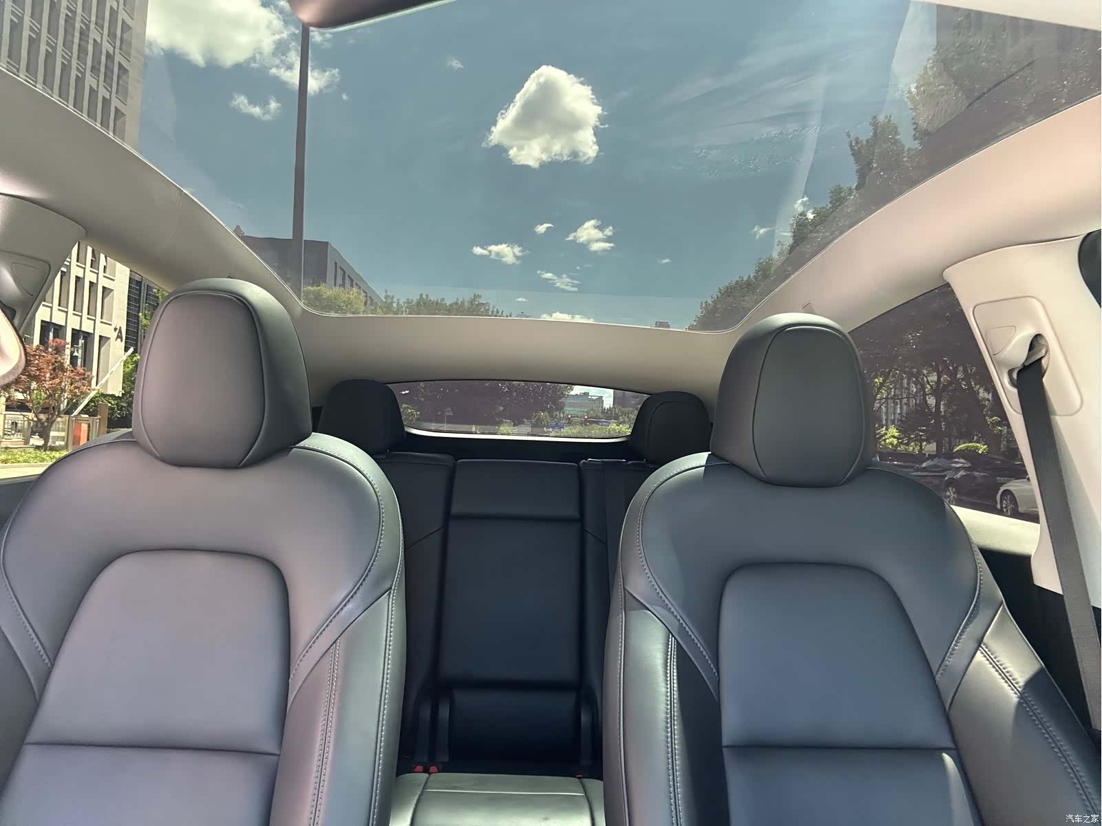 Tesla Model Y, 2022 все фото