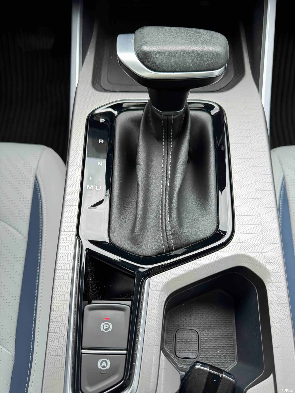 Geely Emgrand, 2022 15
