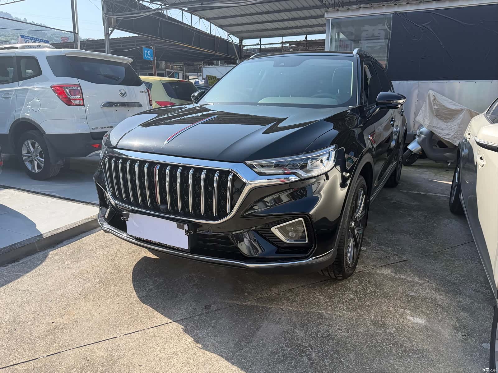Hongqi HS5, 2022 1