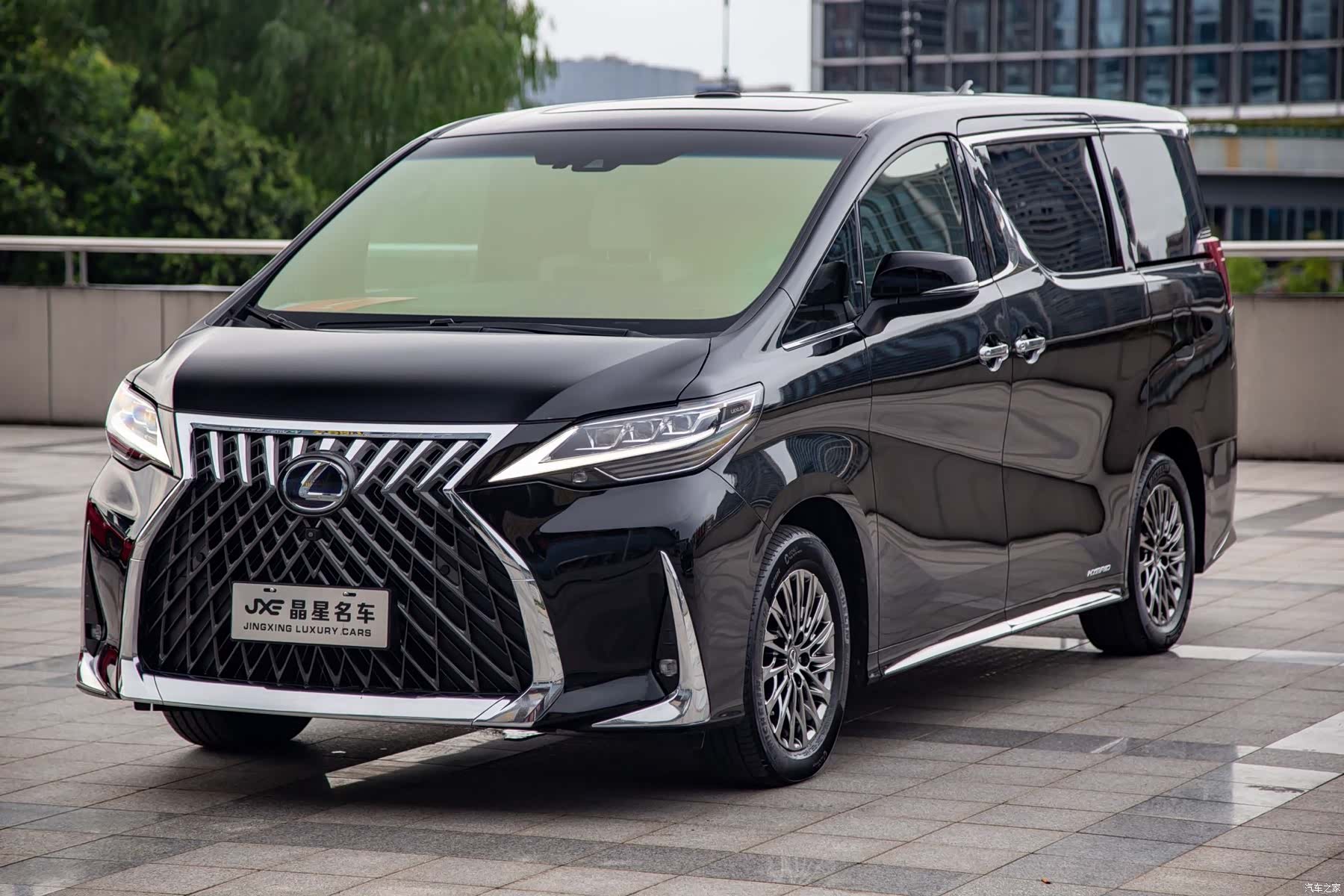 Lexus LM