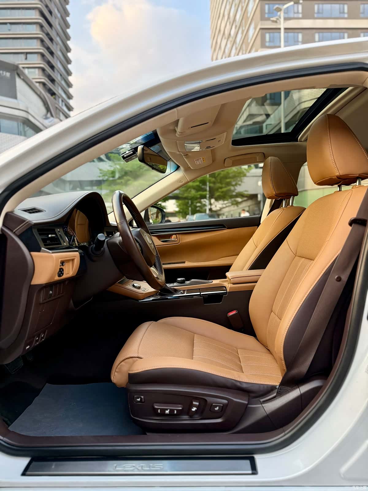 Lexus ES, 2016 17