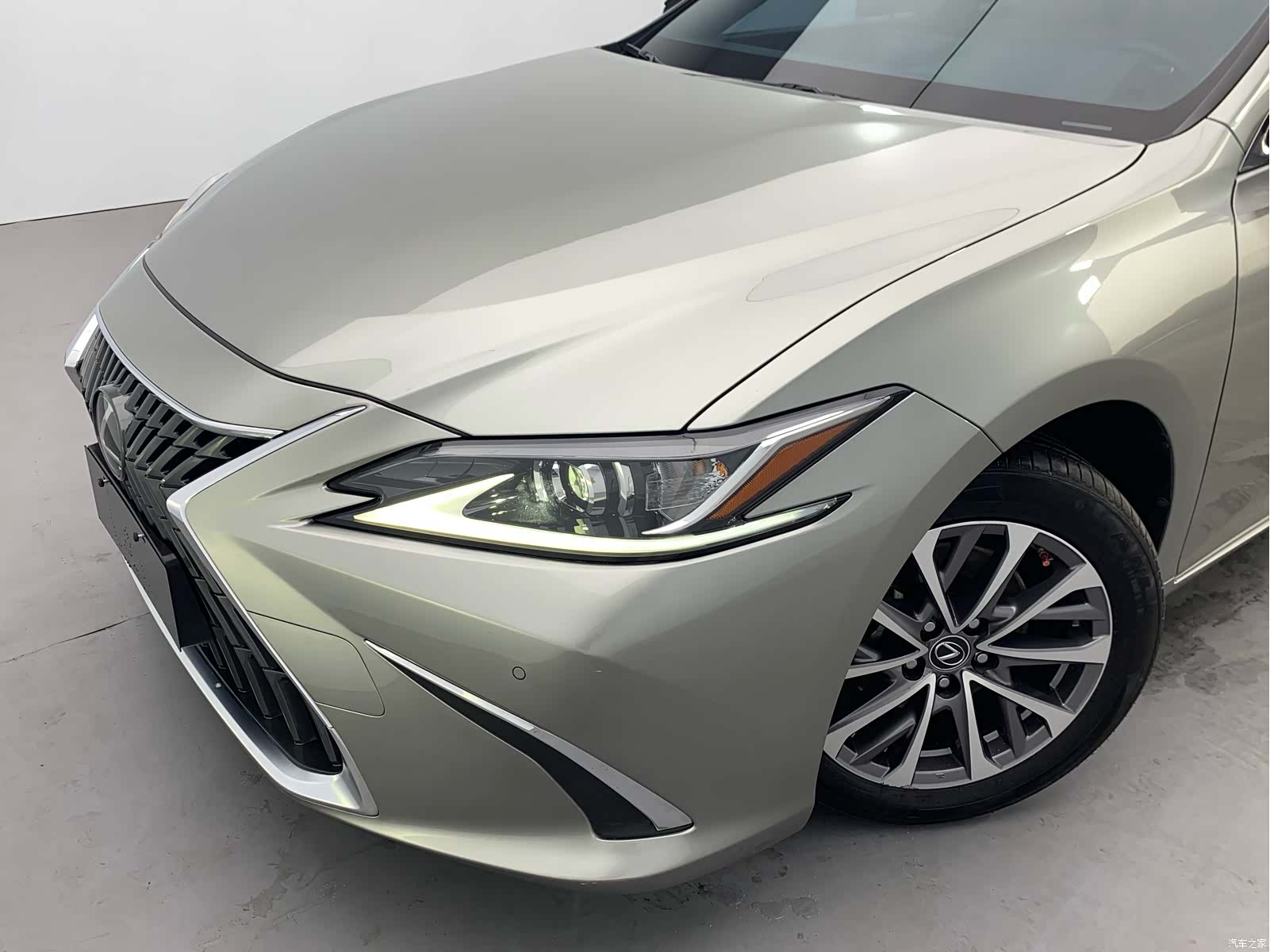 Lexus ES, 2022 11