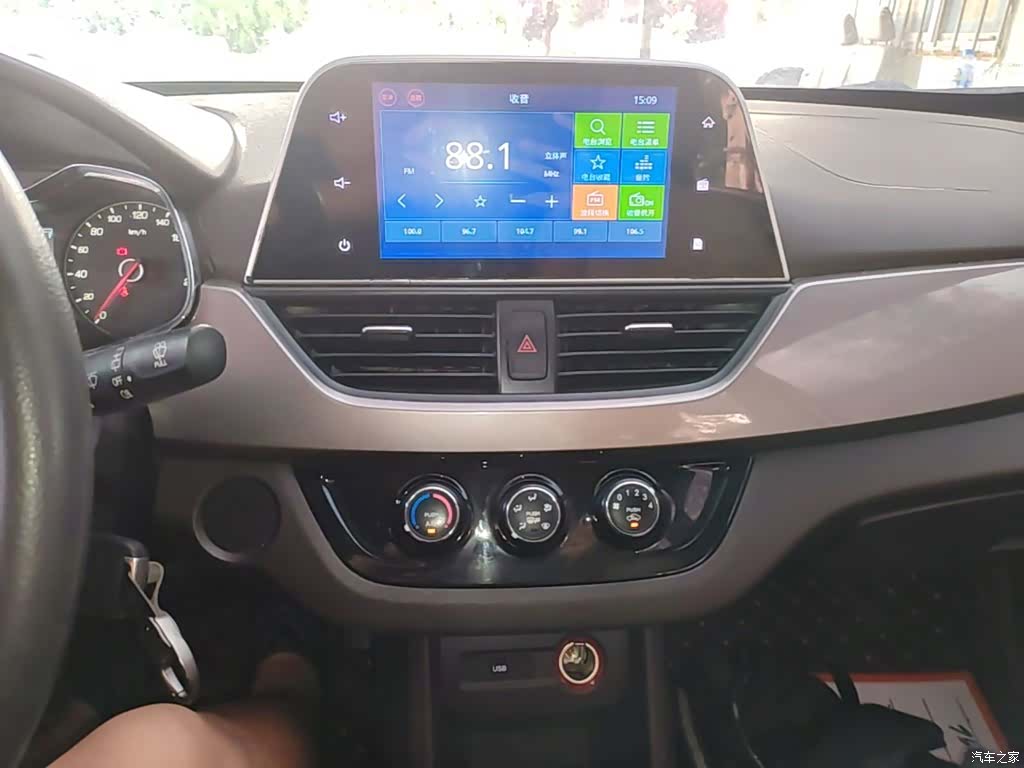 Wuling 310W, 2017 13