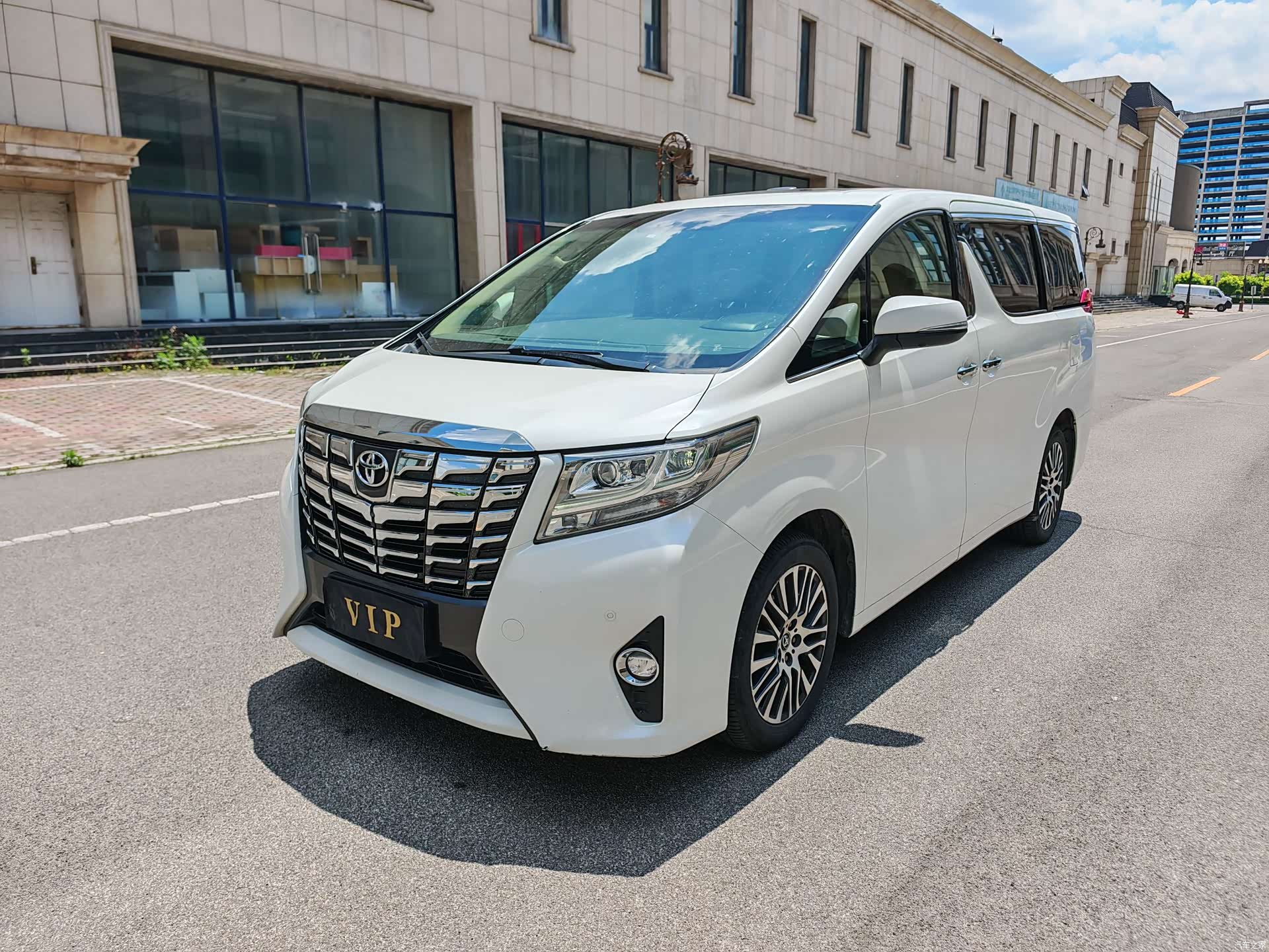 Toyota Alphard, 2016 1