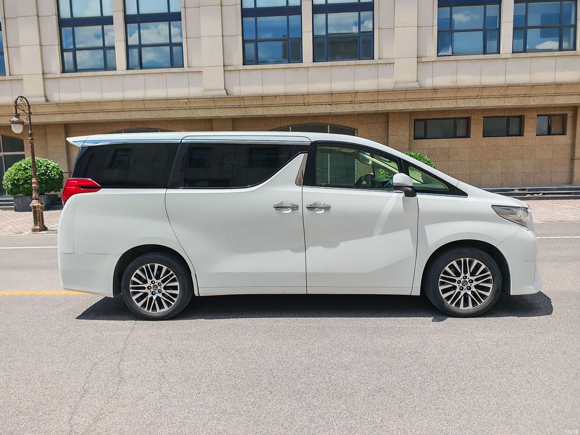 Toyota Alphard, 2016 все фото
