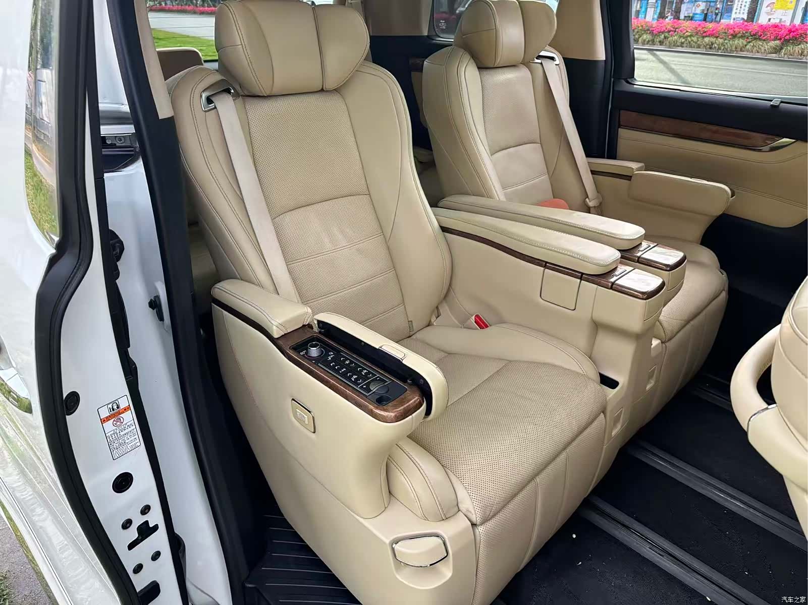 Toyota Alphard, 2017 11