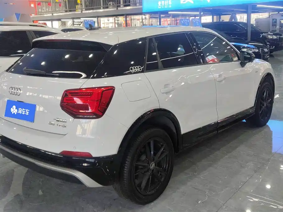 Audi Q2L